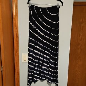 🌿 Relativity Navy and White Tie-Dye Maxi Skirt